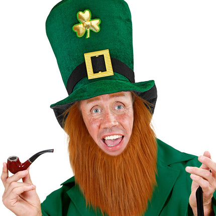 Leprechaun hoge hoed met lange roodbruine baard gedragen bij een groen kostuum