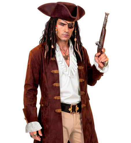 Wit jabotshirt heren gedragen onder een bruine jas in een piratenlook