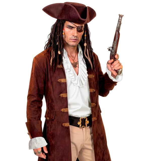 Wit jabotshirt heren gedragen onder een bruine jas in een piratenlook