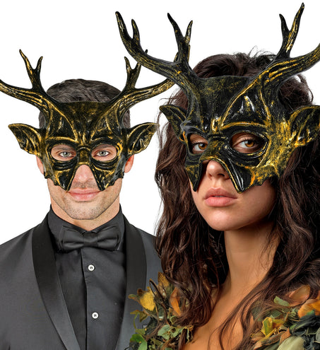Masker Baphomet gedragen door dame en heer op een gemaskerd bal