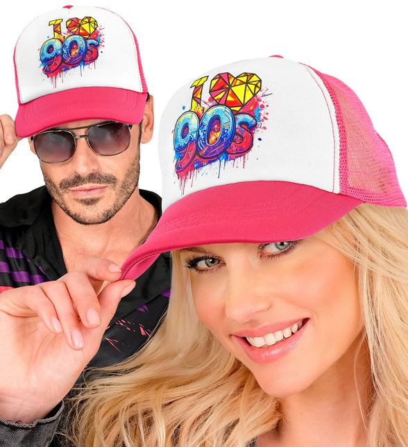 Pet jaren 90 gedragen door dame en heer op een 90s themafeest