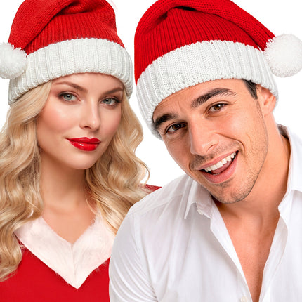 Kerstmuts gebreid gedragen door dame en heer tijdens Kerst