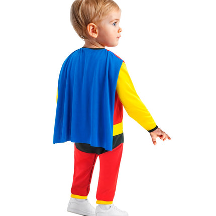 Achterkant van de superheld babyjumpsuit met blauwe cape over de schouders