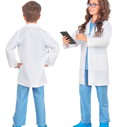 Achterkant van de witte labjas uit het dokterskostuum voor kinderen, met blauwe broek