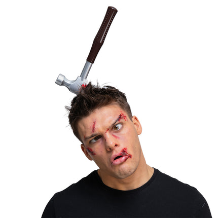 Diadeem hamer in hoofd