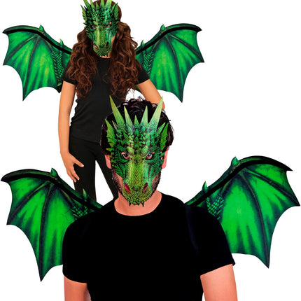 Drakenmasker met spitse hoorns gedragen door man en meisje met groene vleugels