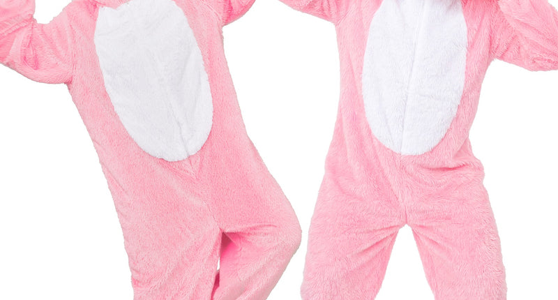 Varkenspak roze pluche jumpsuit met witte buik en varkenskop op de capuchon, gedragen door dame en heer