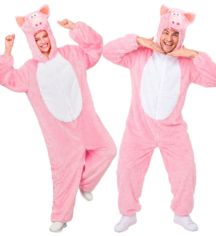 Varkenspak roze pluche jumpsuit met witte buik en varkenskop op de capuchon, gedragen door dame en heer