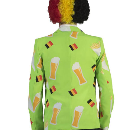 Achterkant van de Belgische frites verkleed jas met bierglazen en Belgische vlaggetjes op limegroene stof