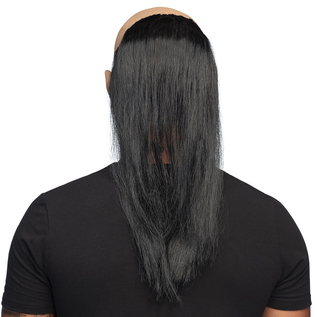 Achterkant van het latex butlermasker met lang steil zwart haar over de rug