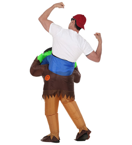 Achterkant van het monster rijder pak Jurre met oranje ventilatorrooster op de rug