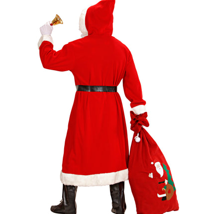 Achterzijde van het kerstmanpak: lang rood gewaad met puntige kap en witte rand langs de zoom