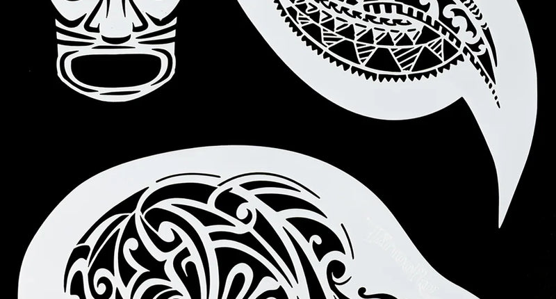 Airbrush sjabloon Island Tribal met tikimasker, bladmotief en golfmotief in wit uitgesneden