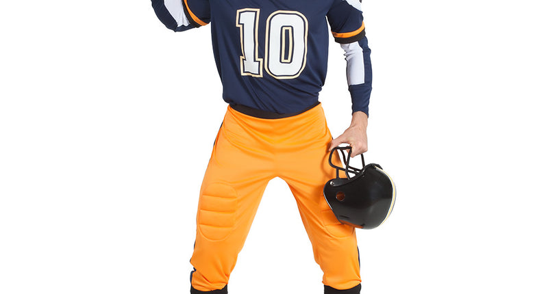 American football speler kostuum met donkerblauw shirt nummer 10, oranje broek en zwarte kniekousen