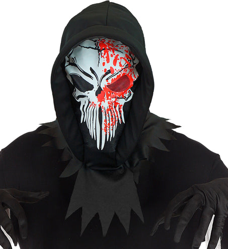Bloederig doodskopmasker met vastzittende kap over het hoofd, bloedspatten vanaf de kruin