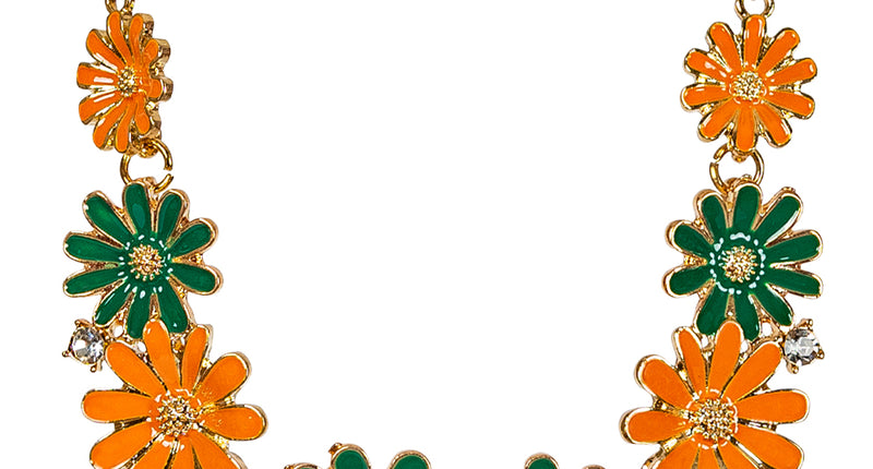 Bloemenketting oranje groen met geëmailleerde madelieven en steentjes aan goudkleurige schakelketting