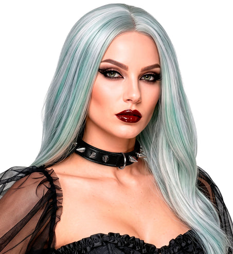 Brede zwarte spikes choker bij gothicoutfit met kant, ring aan de voorzijde