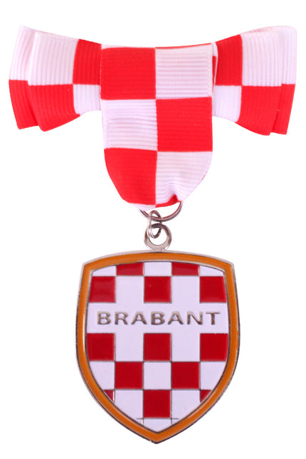Broche met strikje Brabant, rood-wit geblokt lint met metalen schild met opschrift Brabant voor carnaval