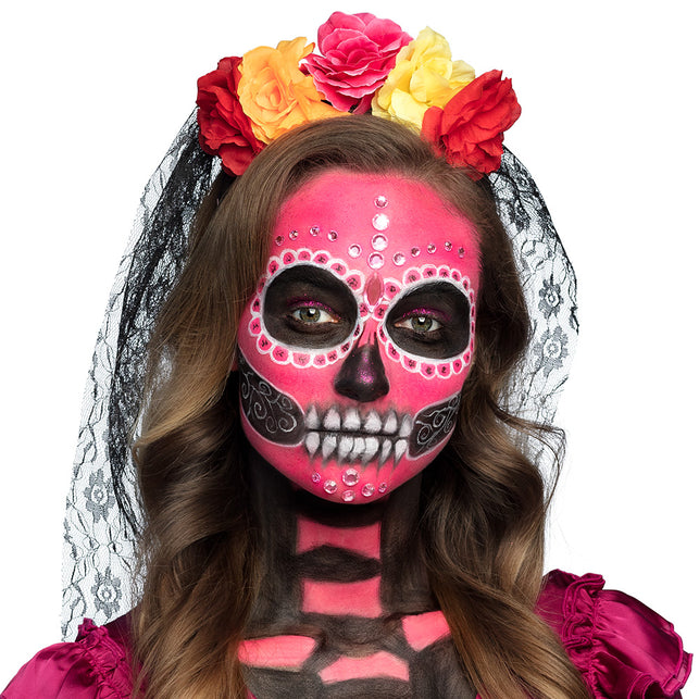 Catrina schminklook in roze met zwarte oogvlakken, witte tanden en lichtroze gezichtssteentjes voor Halloween