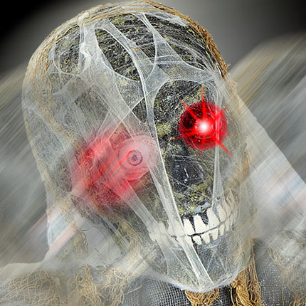 Close-up van de schedel van de skelet zombie groundbreaker met spinnenweb, witte tanden en rode lichtogen