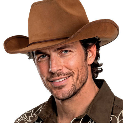 Cowboyhoed bruin close-up met matte suède structuur en stiksel langs de rand
