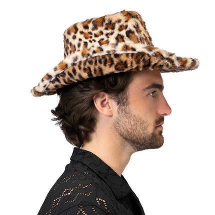 Cowboyhoed Wild leopard van opzij gezien, met brede rand en hoge bol in luipaardvlekken
