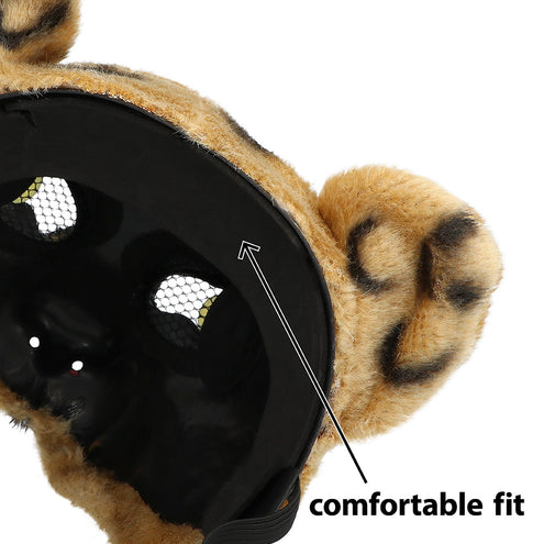 Detail van de pluchen oren en de zwarte binnenrand van het luipaardmasker