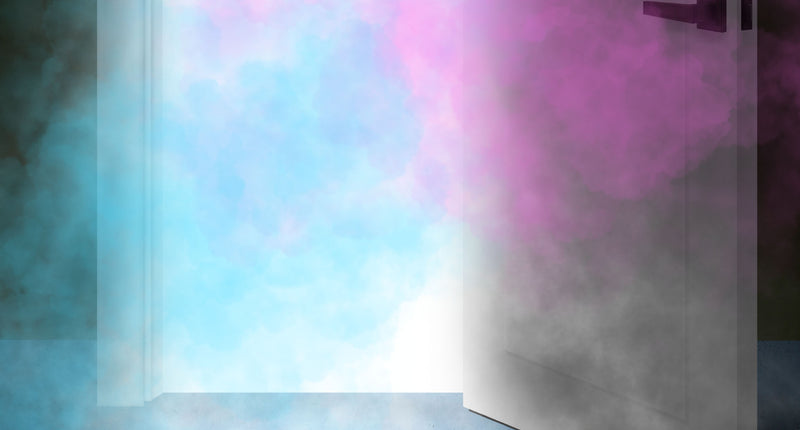 Deurmat Welcome to the party met roze neonletters voor een open deur in roze en blauwe rook, sfeer voor een neon party