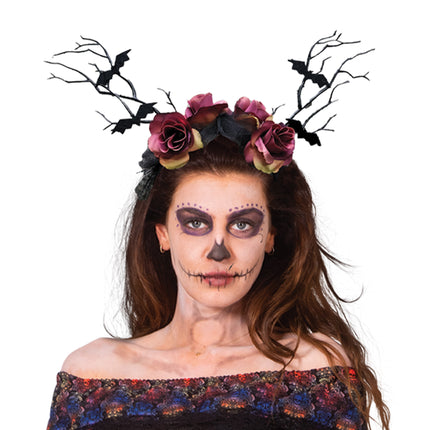 Diadeem met vleermuizen: zwarte takken met vleermuisjes en oudroze rozen, gedragen bij een Halloweenlook
