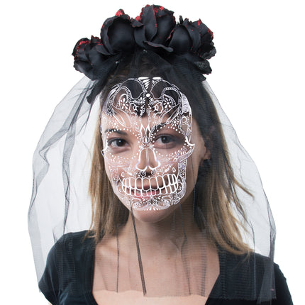 Doodsbruid hoofdband gecombineerd met witte doodshoofdschmink voor een Day of the Dead-look