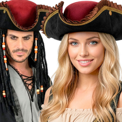 Driekantige hoed deluxe gedragen door dame en heer bij een piratenoutfit