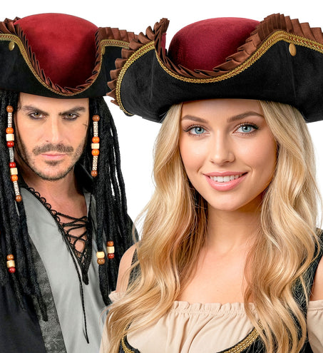 Driekantige hoed deluxe gedragen door dame en heer bij een piratenoutfit
