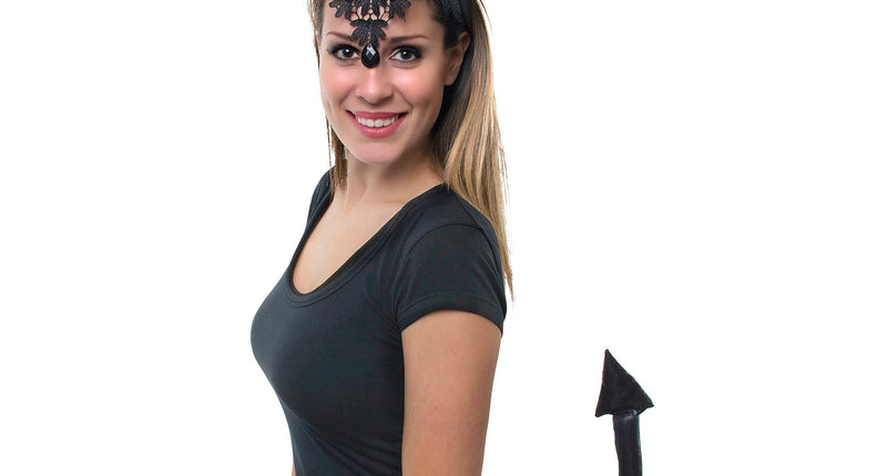 Duivel verkleed set met zwarte hoorns op diadeem en puntstaart, gedragen voor Halloween