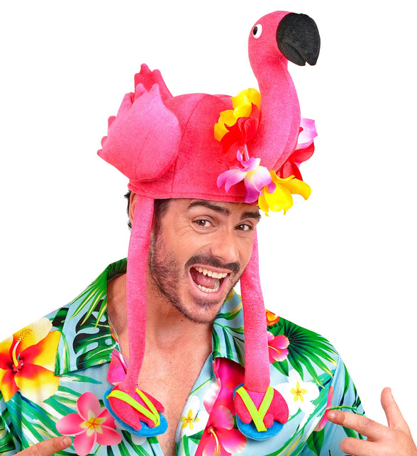 Flamingo hoed hawaii gedragen door heer, bloemenkrans in geel en roze om de hals