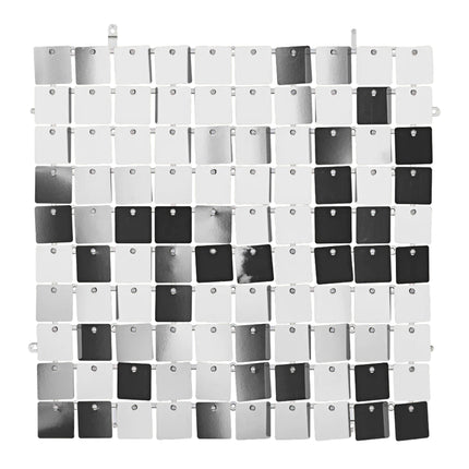 Folie achtergrond zilver 30x30 cm met los hangende vierkante plaatjes in zilver en zwart