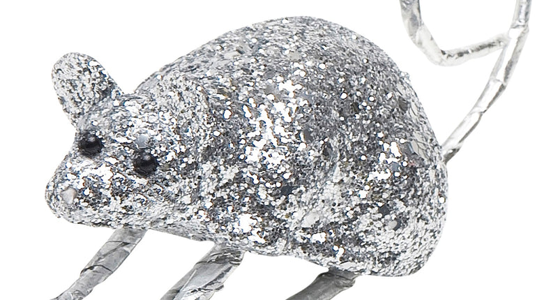 Glitter muis zilver met zwarte kraaloogjes, gespreide pootjes en omhoog gekrulde staart als feestdecoratie
