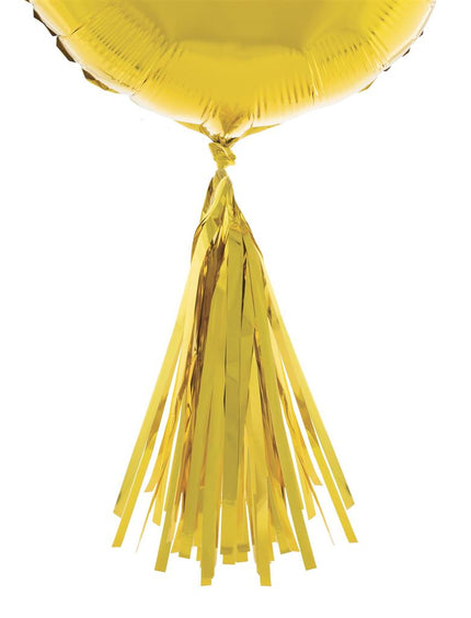 Goudkleurige pompon van 35 cm met glanzende slierten, geknoopt onder een ronde ballon