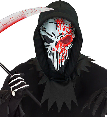 Grim reaper masker met kap gedragen op Halloween, rood doorkijkoog en bloed over de schedel