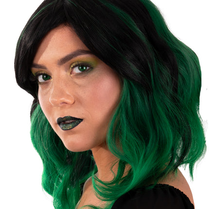 Halflange pruik Alicia zijaanzicht met zijscheiding en groene golven voor een gothiclook