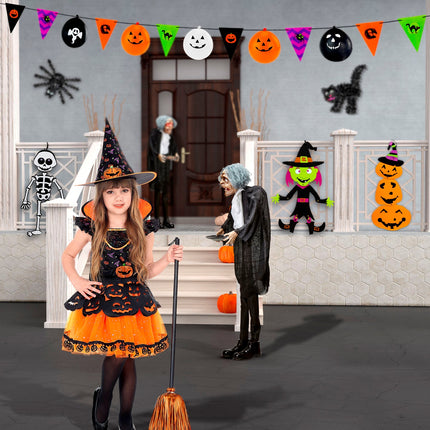 Halloween slinger meerkleurig opgehangen boven een voordeur tijdens een halloweenfeest