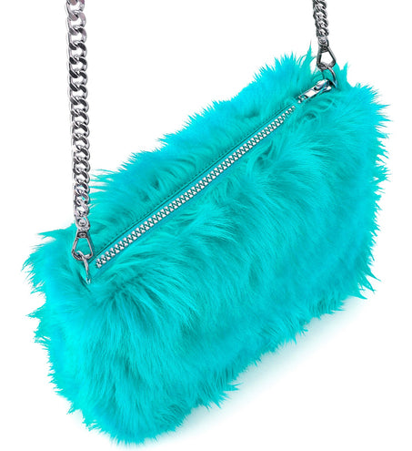 Handtas pluche azuurblauw met zilverkleurige schakelketting en rits, schuin vooraanzicht