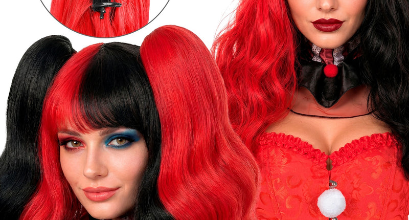 Harlekijnpruik dames rood-zwart met pony, losse haarstaarten en detail van de klemclip