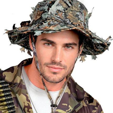 Heer met boonie hoed camouflage, brede slappe rand en koord onder de kin