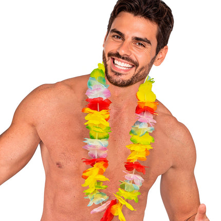 Heer met multicolor hawaii bloemenkrans om de nek, geregen aan doorzichtig koord