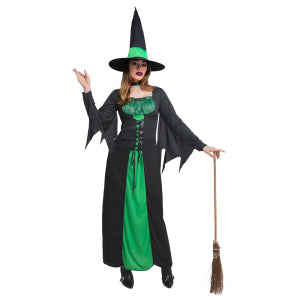 Heksenjurk groen zwart gedragen met bezem en punthoed voor een griezelfeest