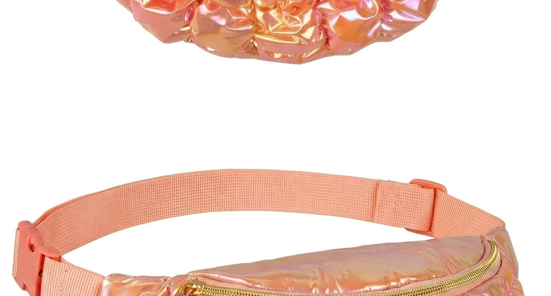 Heuptasje met flos perzik, glanzend gewatteerd tasje met goudkleurige rits, pompon en verstelbare band
