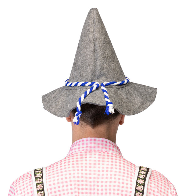 Hoed Beieren achterkant, kwastjes van het blauw-witte koord vallen in de nek