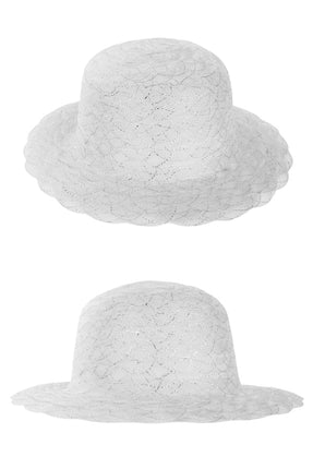 Hoed organza zilver met ronde bol, golvende rand en fijne glitters voor dames op een themafeest