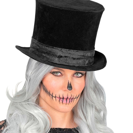 Hoge hoed bel kroon fluweel zwart in een Halloweenlook met skeletschmink