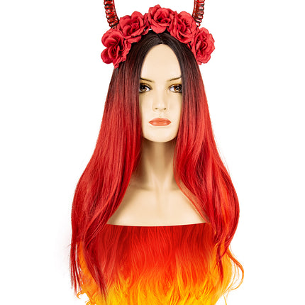 Hoofdband met hoorns rood op lang rood haar, hoorns rechtop voor een duivelinlook op Halloween